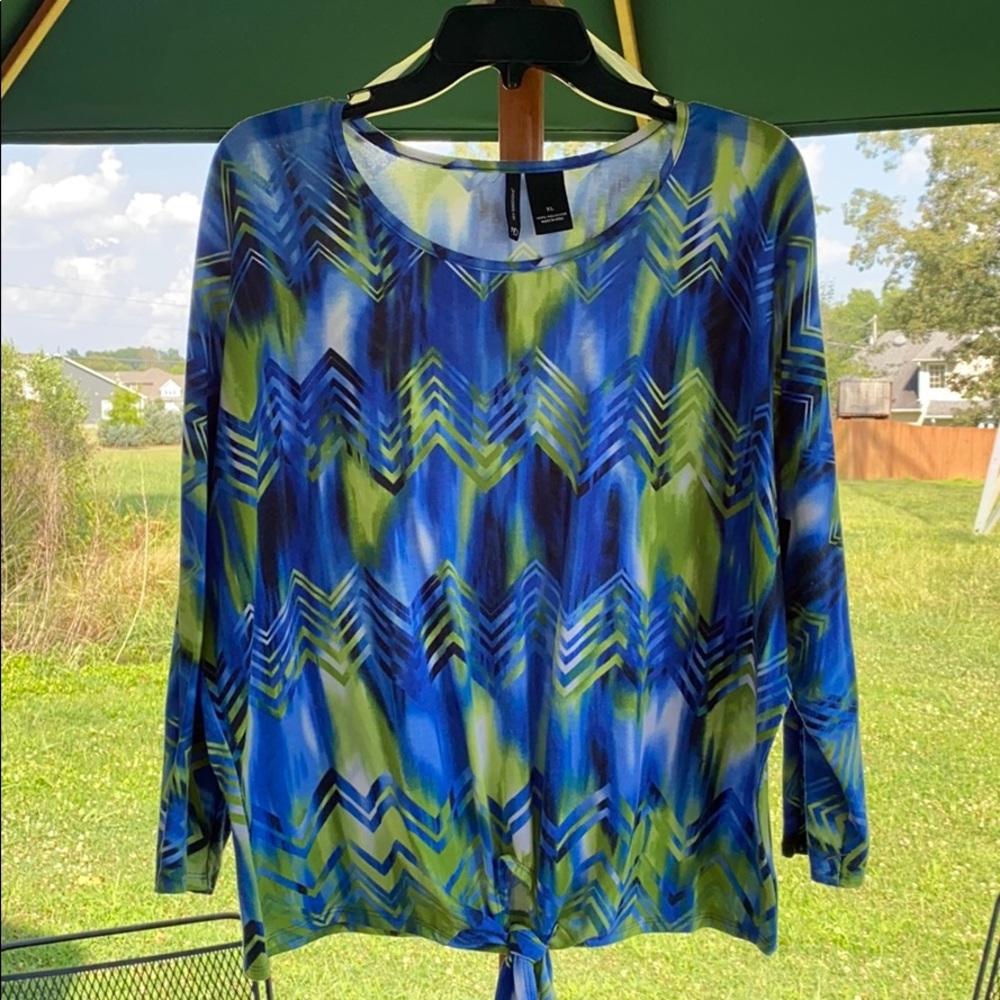 New Directions Royal blue and lime 3/4 sleeve top